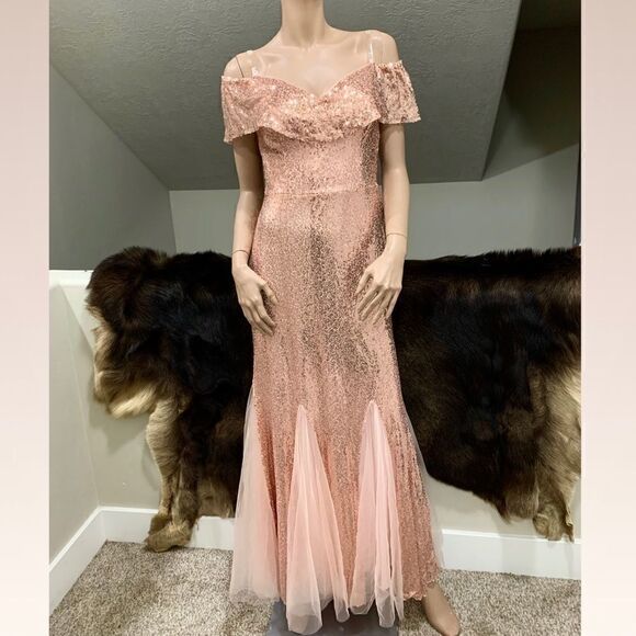 New Beautiful Sparkling Off-The-Shoulder Sequined Fishtail Gown - Picture 2 of 14